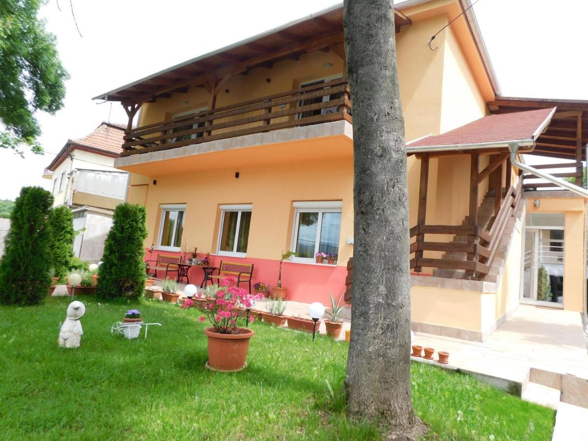 Eden Ii. Hotel Мисколк Екстериор снимка