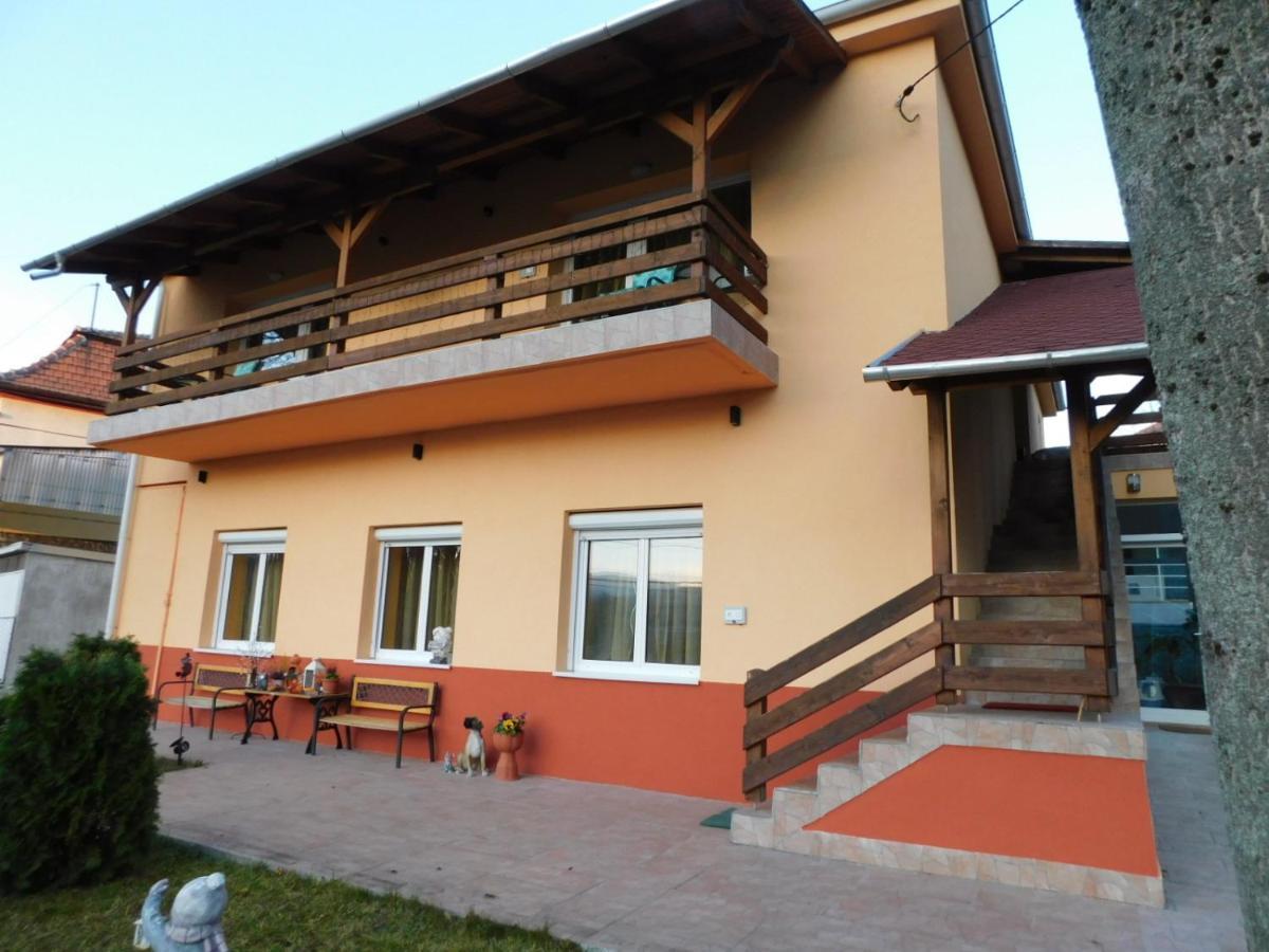 Eden Ii. Hotel Мисколк Екстериор снимка