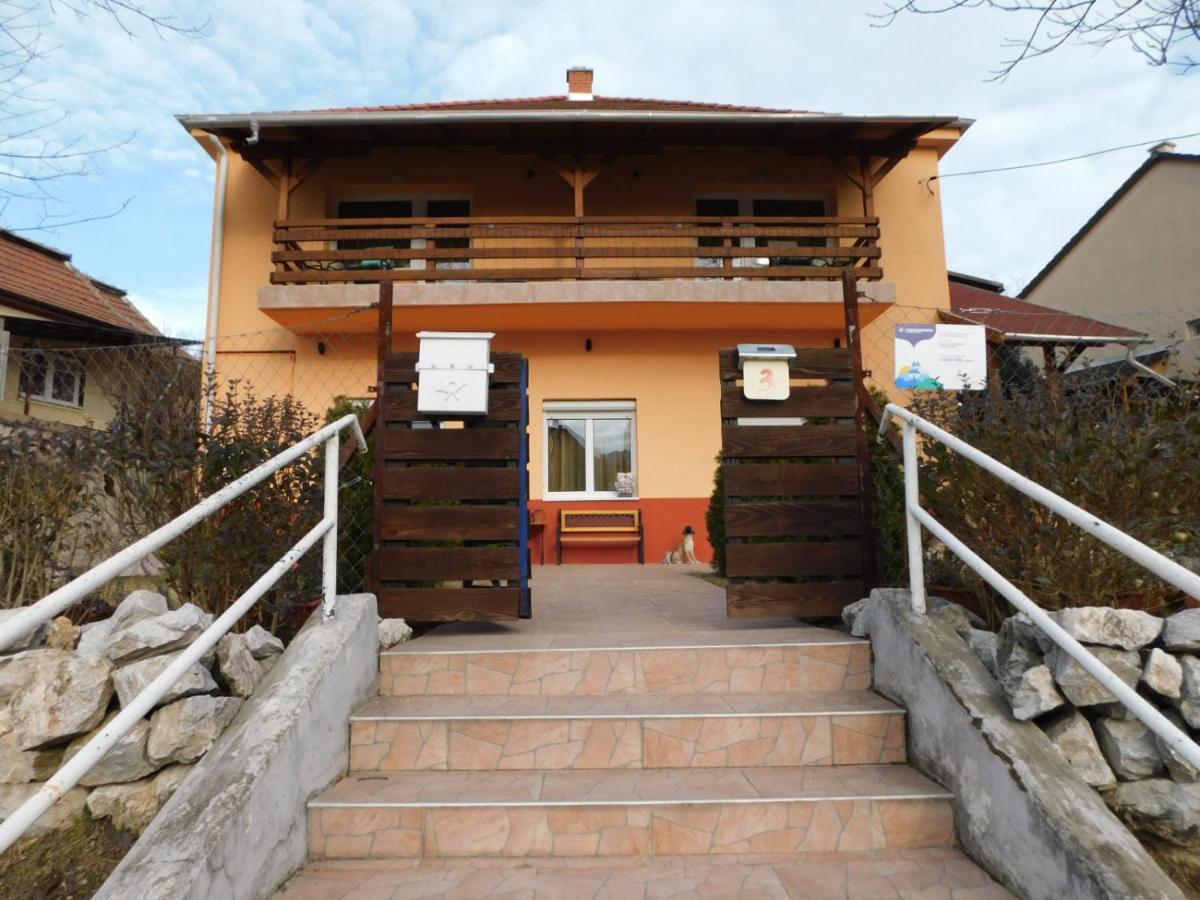 Eden Ii. Hotel Мисколк Екстериор снимка