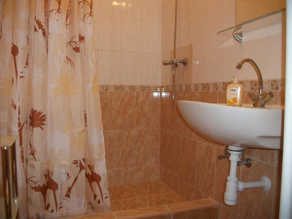 Eden Ii. Hotel Мисколк Екстериор снимка