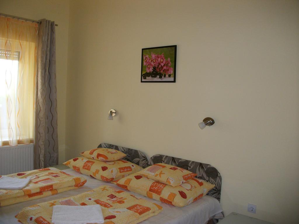 Eden Ii. Hotel Мисколк Екстериор снимка