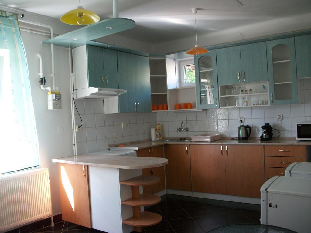 Eden Ii. Hotel Мисколк Екстериор снимка