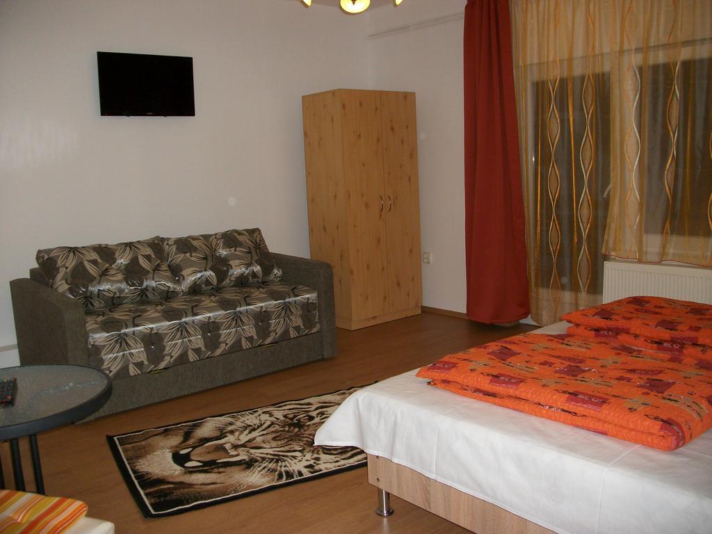 Eden Ii. Hotel Мисколк Екстериор снимка