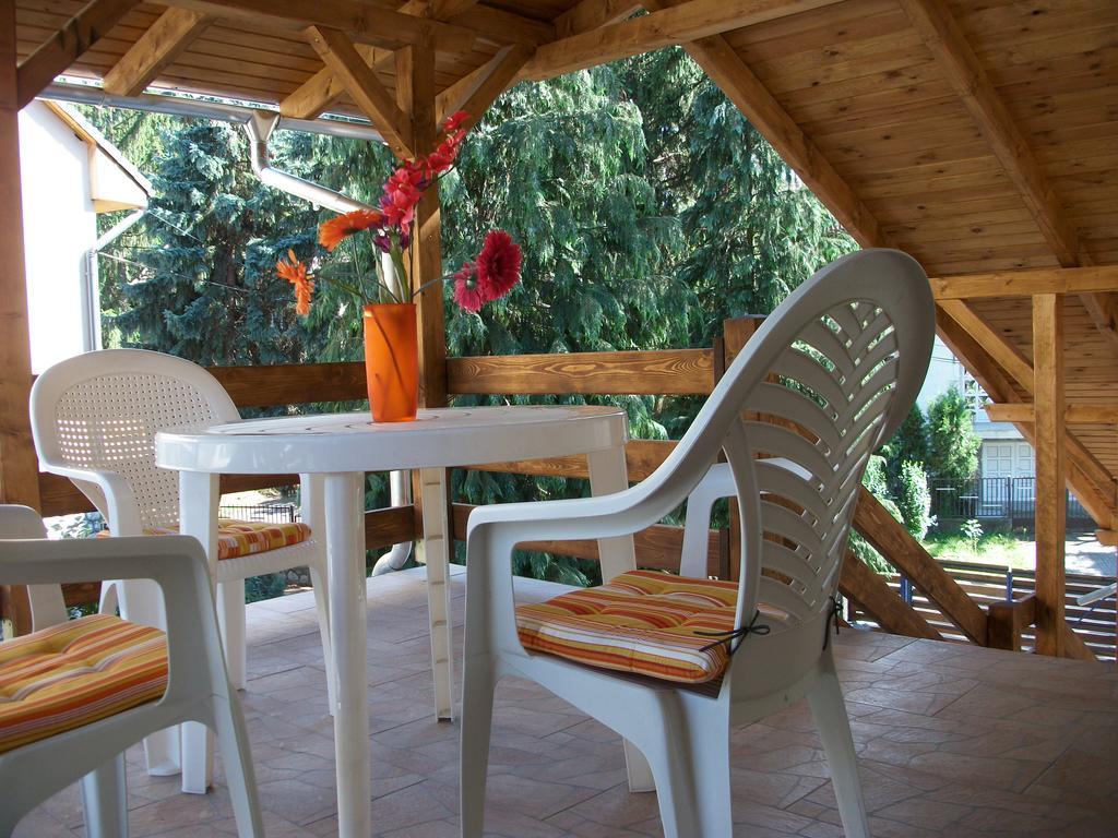 Eden Ii. Hotel Мисколк Екстериор снимка
