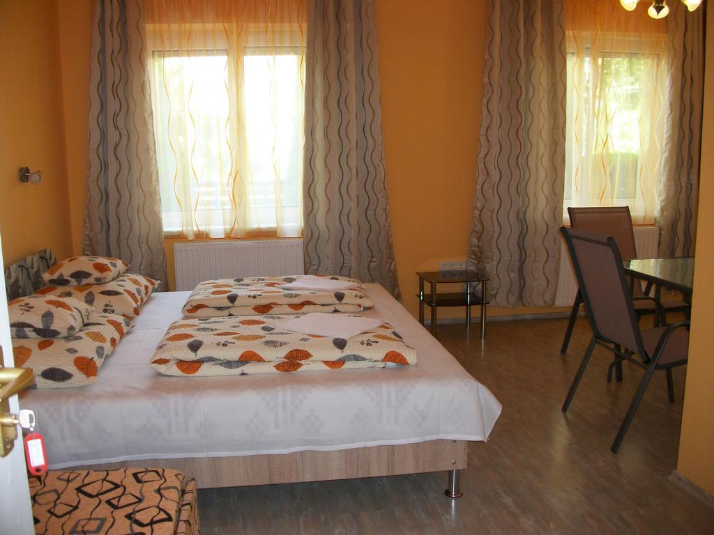 Eden Ii. Hotel Мисколк Екстериор снимка