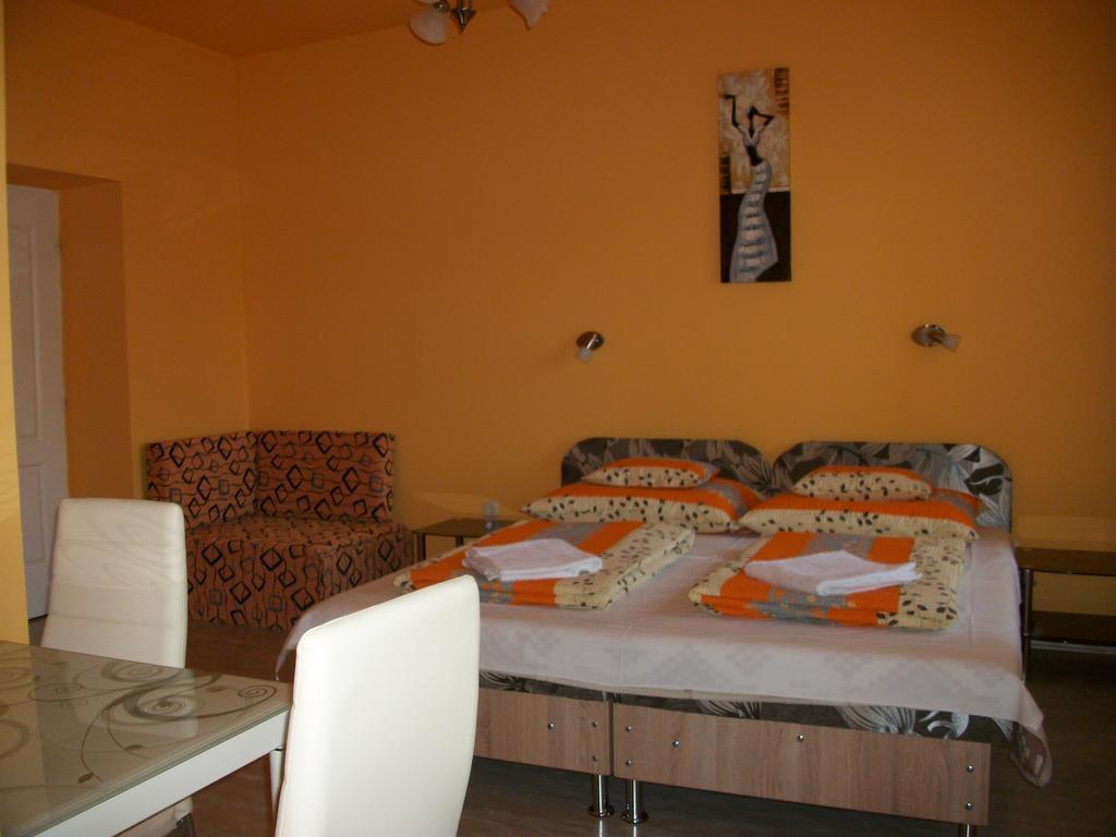 Eden Ii. Hotel Мисколк Екстериор снимка