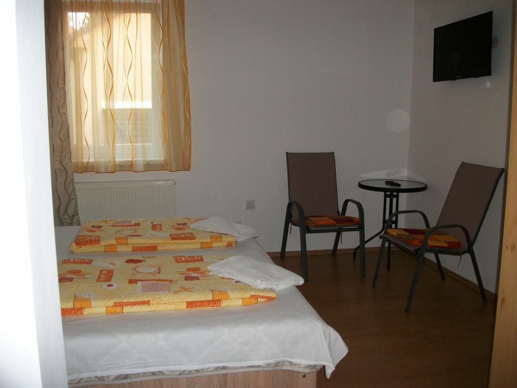 Eden Ii. Hotel Мисколк Екстериор снимка