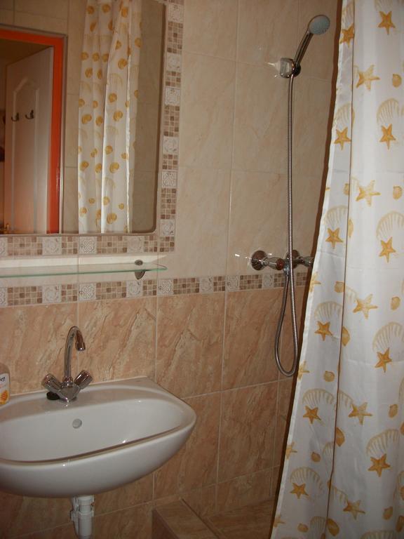 Eden Ii. Hotel Мисколк Екстериор снимка