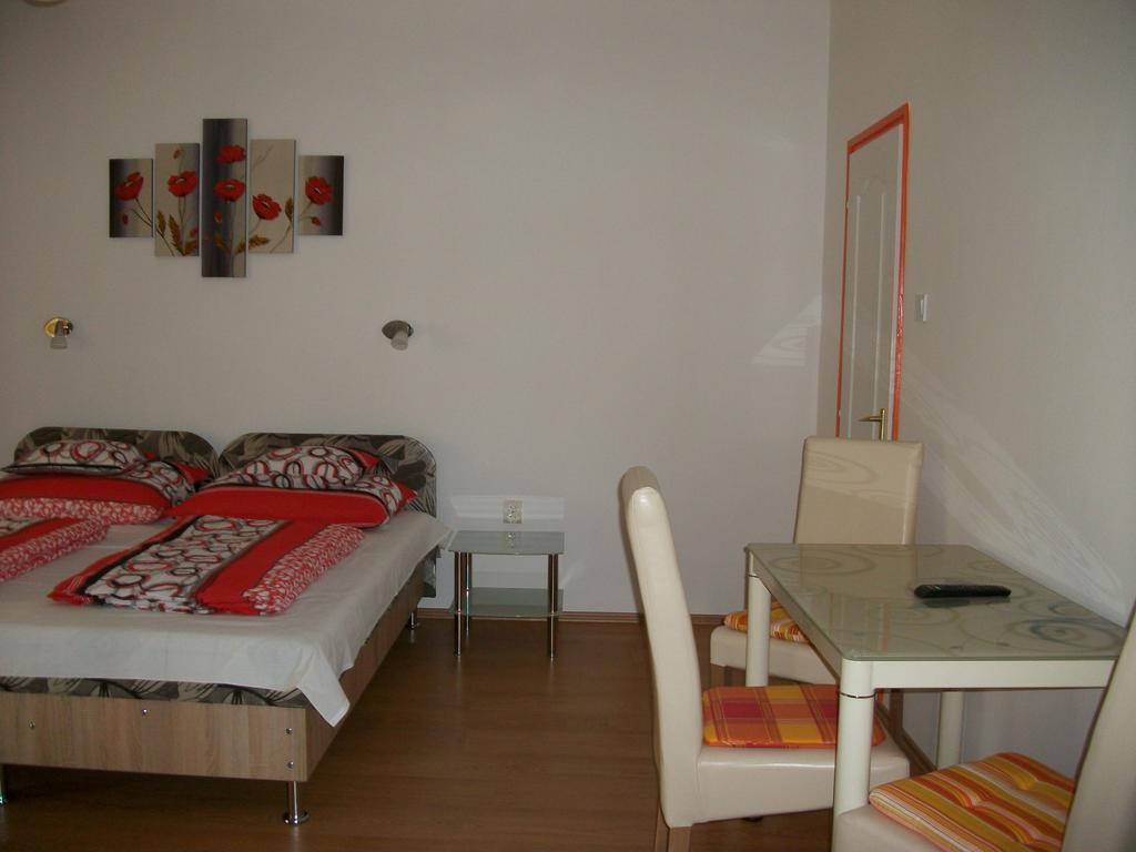 Eden Ii. Hotel Мисколк Екстериор снимка