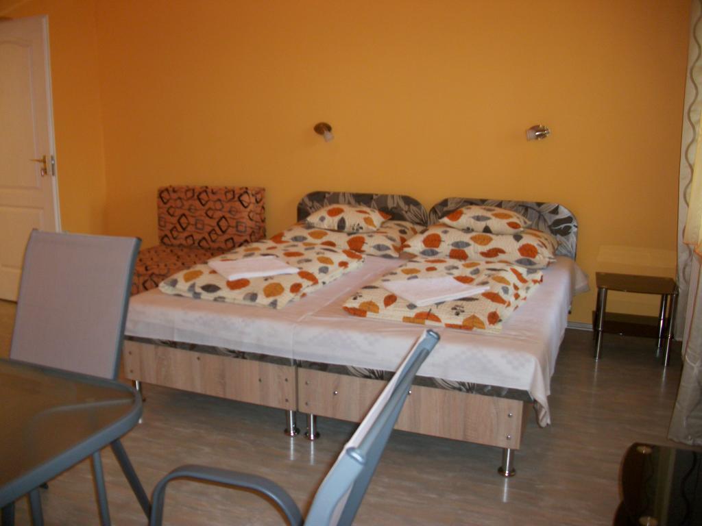Eden Ii. Hotel Мисколк Екстериор снимка