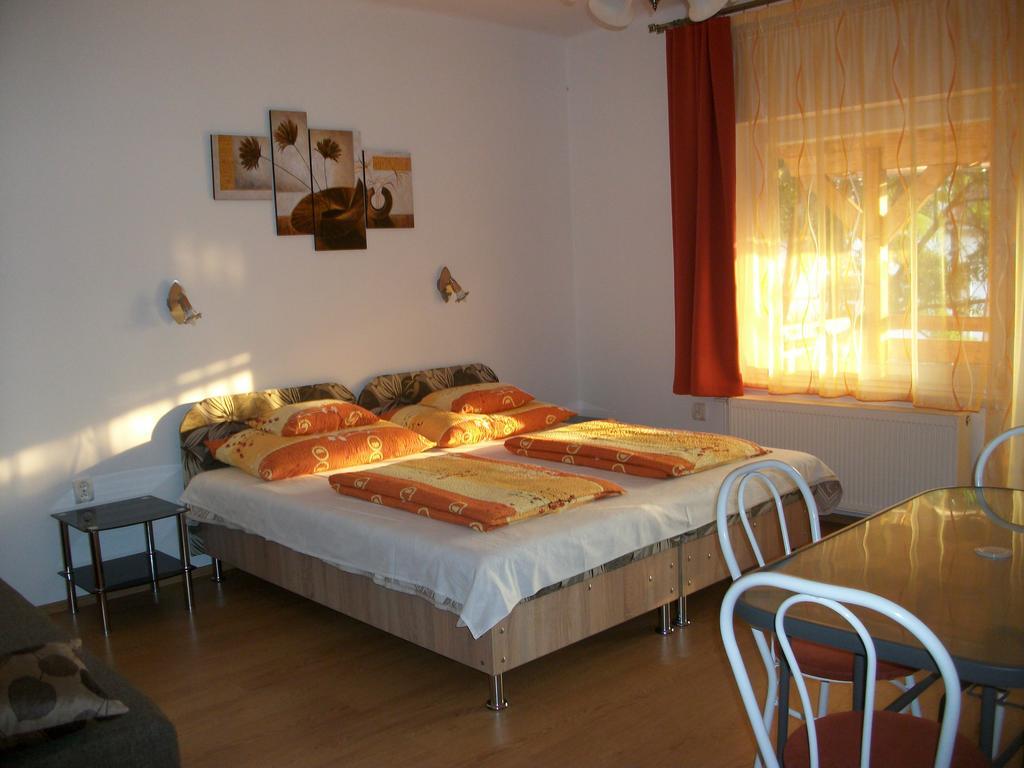 Eden Ii. Hotel Мисколк Екстериор снимка