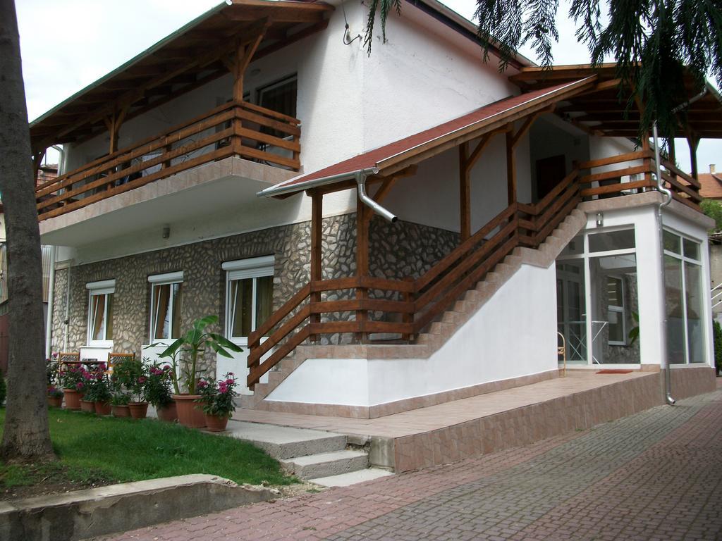 Eden Ii. Hotel Мисколк Екстериор снимка